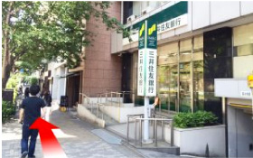 ８.三井住友銀行を通過します。もうすぐです！のイメージ