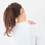 首や肩のこりに悩む妊婦さん