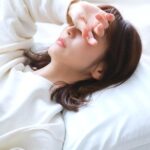 ストレスの疲れ、頭痛の女性